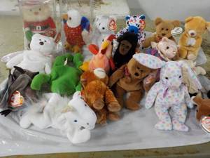 lot 213 image: 18 Beanie Babies all have tags...