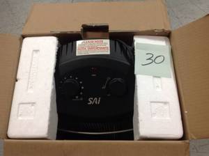 lot 30 image: Comfort Zone 1500-Watt Electric Quartz Infrared Radiant Tower Heaterin good condition