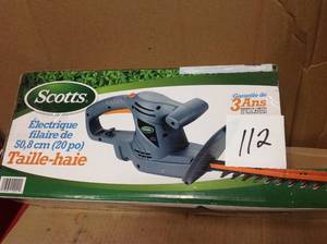 lot 112 image: Scotts 20 in. 3.2 Amp Electric Hedge Trimmerin good condition