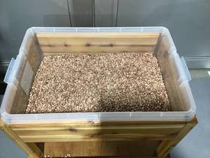 lot 41 image: Childrens play tub - Sensory table with beans.