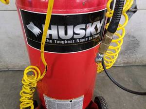 lot 1 image: Air Compressor