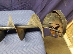 lot 16 image: Magnum III Plus Ice Auger 