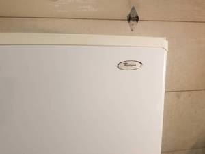 lot 27 image: Wirlpool Refrigerator 