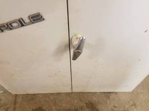 lot 32 image: Metal Shop Cabinet