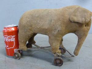 lot 5 image: Antique Toy