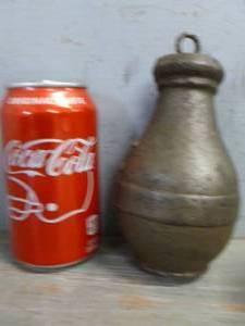 lot 7 image: Vintage Cast Iron Weight