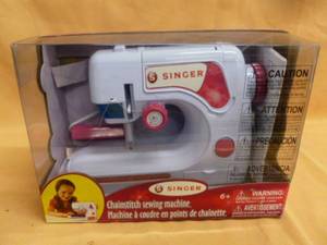 lot 15 image: Sewing Machine
