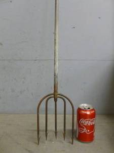 lot 44 image: Vintage Spear