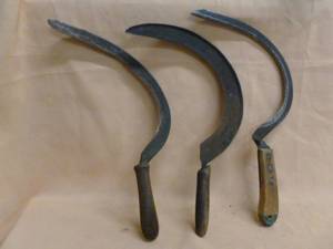 lot 62 image: Vintage Sickle Knives