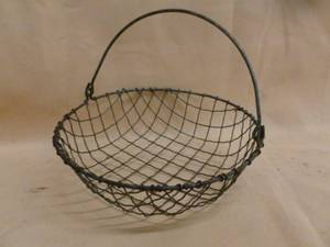 lot 98 image: Vintage Basket