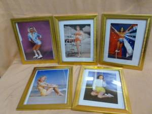 lot 121 image: Pin Up Girl Pictures