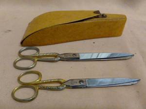 lot 137 image: Vintage Scissor Set