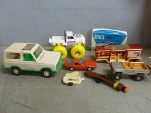 lot 178 image: Toys