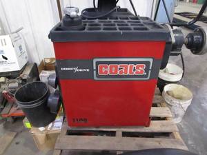 lot 1 image: Coats 1100 Wheel Balancer