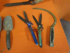 lot 20 image: Lot of Gardening Items