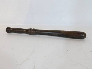lot 4 image: Old Wooden BatonBilly Club