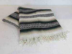 lot 16 image: Black & Green Woven Blanket
