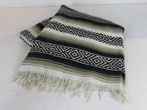 lot 17 image: Black & Green Woven Blanket