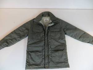 lot 19 image: VINTAGE Woolrich M Winter Jacket