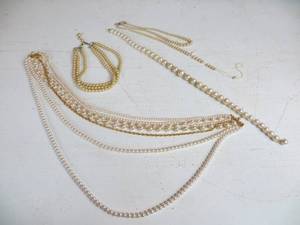lot 28 image: Lot of Miscellaneous Pearl Jewelry