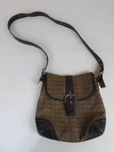 lot 38 image: AUTHENTIC Coach Crossbody Purse