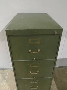 lot 50 image: Shaw-Walker Green Metal Industrial Filing Cabinet