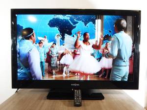 lot 3 image: Insignia Model NS-40L240A13 40 Inch LCD TV