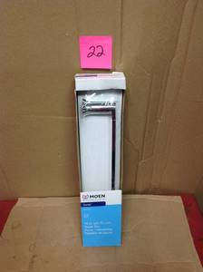 Moen Genta 18 in. Towel Bar in Chrome not used