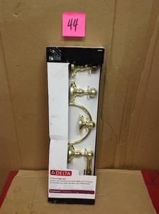 Greenwich 3-Piece Bath Hardware Set with Towel Ring Toilet Paper Holder and 24 in. Towel Bar in Polished Brass&nbsp&nbspin good condition