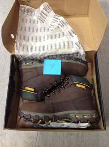 lot 9 image: DEWALT Mens Halogen 6 Work Boots - Steel Toe - Brown  Crazy Horse Size 12(M) not used