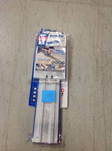 lot 50 image: Kreg 48 in. Accu-Cut Aluminum Circular Saw Track in good condition