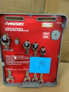 lot 70 image: Husky Metric Ratcheting Reversible Combination Wrench Set (5-Piece) MISSING 1 PC