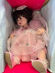 lot 1 image: Vintage Large Marie Osmond Porcelain Doll $149 Retail