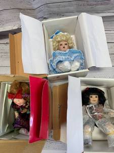 lot 2 image: Lot of 3 Vintage Marie Osmond Porcelain Dolls $118 Retail