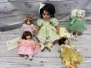 lot 7 image: Lot of 5 Vintage Marie Osmond Porcelain Doll (including artist autograph) $220 Retail