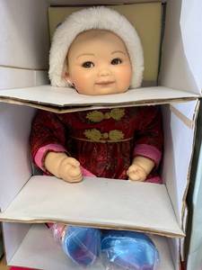lot 9 image: Vintage Large Marie Osmond Porcelain Doll $119 Retail