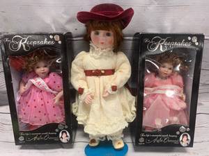 lot 21 image: Lot of 3 Vintage Porcelain Dolls