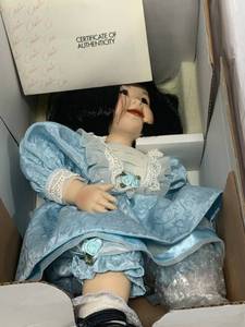 lot 22 image: Vintage Large Marie Osmond Porcelain Doll $89 Retail