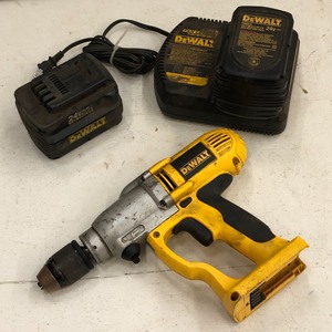 lot 4 image: DeWalt DW006 Cordless 24Volt Dril...