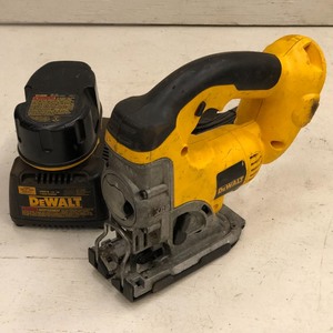 lot 17 image: DeWalt DC330 Cordless 18Volt Jigs...