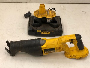 lot 19 image: DeWalt DC385 Cordless 18Volt Sawz...