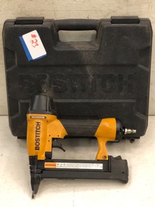 lot 23 image: Bostitch SX150 Crown Staper ...