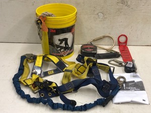 lot 40 image: 5-Gallon Pale With 3M Safety Harnes...