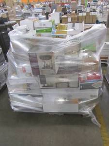 lot 51 image: WHOLESALE MIXED PALLET OF RETURNS - LIGHTING AND CEILING FANS