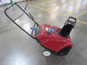 lot 124 image: Power Clear 721 E 21 in. Single-Stage Gas Snow Blower 38742