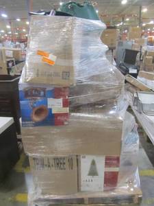 lot 148 image: WHOLESALE MIXED PALLET OF RETURNS - HOME DECOR AND HOLIDAY ITEMS