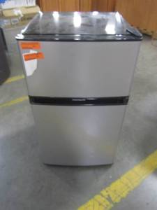lot 154 image: Frigidaire 3.1-cu ft Freestanding Mini Fridge Freezer Compartment (Silver Mist) FFPS3133UM