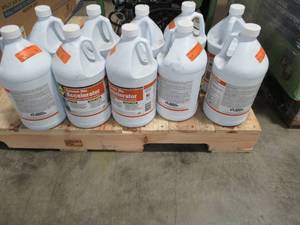 lot 276 image: (10) SAKRETE 1 Gallon Cement Mix Accelerator 65055001