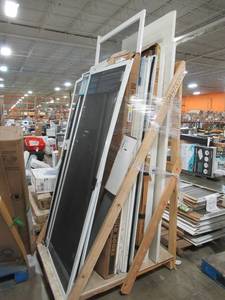 lot 305 image: MIXED PALLET OF MISCELLANEOUS INTERIOR DOORS, STORM DOORS AND SCREENS