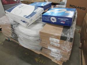 lot 337 image: MIXED PALLET OF MISCELLANEOUS ROUND AND ELONGATED TOILET SEATS